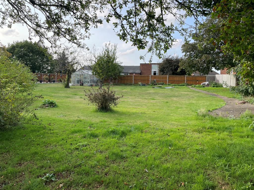 Lot: 50 - PLANNING FOR TWO DETACHED FOUR-BEDROOM HOUSES IN VILLAGE LOCATION - Land for development